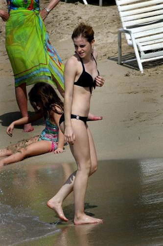 emma-watson-black-bikini-2