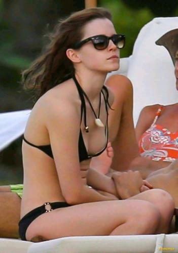 emma-watson-hot-bikini-images